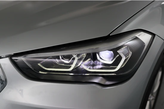 BMW X1 sDrive20i Executive Edition | Sportstoelen | Navi Pro | LED | Head-Up | Elektr Achterklep | Climate Control | Dealer OH | 1e Eig