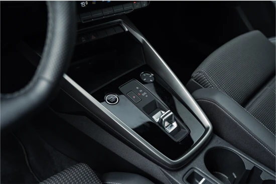 Audi A3 Limousine 35TFSI 150PK S-tronic S edition | Matrix LED | 18" Velgen | Elektrische Stoelen | Achteruitrijcamera | Adaptive Cruise