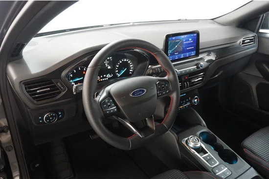 Ford Focus Wagon 1.5 Ecoboost 150 PK ST-Line Automaat | Winter Pakket | Camera | BLIS |
