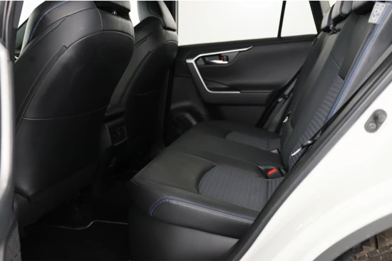Toyota RAV4 2.5 Hybrid AWD Style Bi-Tone | 19" Velgen | Elektr Stoel | Adaptive Cruise | Elektr Achterklep | Stoel-/stuurwielverwarming | Ca