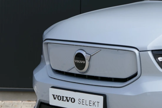 Volvo XC40 Recharge Core | Direct Leverbaar | 100% Elektrisch | Stoelverwarming | Camera | Luxe Bekleding | DAB |