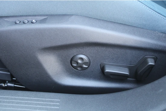 Peugeot 308 1.2 130pk GT-Line Automaat | Led | Leder | Climate | Camera | Keyless | Navigatie | NL. Auto | 18" Lichtmetaal | Focal Audio | C