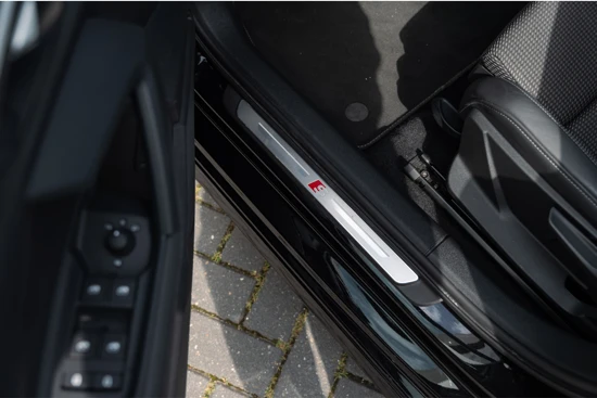 Audi A3 Sportback 40 TFSIe 204PK S Edition | Keyless Entry | Navigatie | Stoelverwarming | Parkeersensor Achter | 18" Velgen | Apple Car