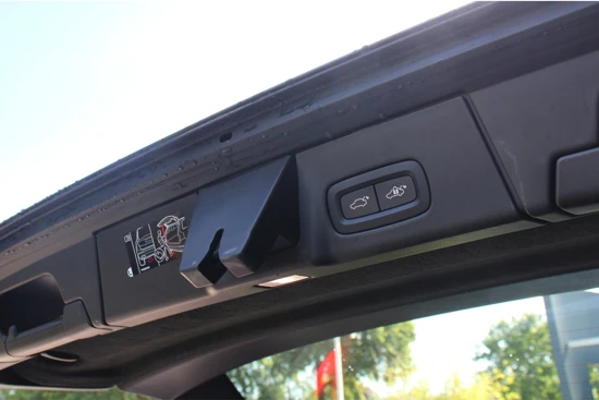 Volvo V90 T8 AWD 390pk Inscription | Trekhaak | Camera | Adaptive Cruise | BLIS | Keyless | 19" velgen