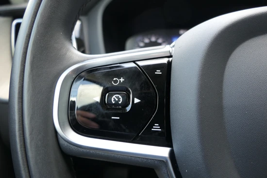 Volvo XC60 T8 AWD Recharge Inscription | Panoramadak | Camera | Head-Up Display | DAB | Standkachel | Keyless
