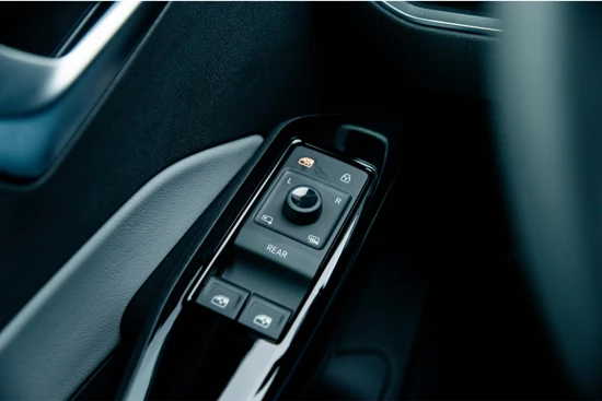 Volkswagen ID.3 Pro Advantage 204 Pk 58 kWh | Black Style | 20" inch LM | Navigatie | 360 Camera | Keyless | ACC | Memory Stoel