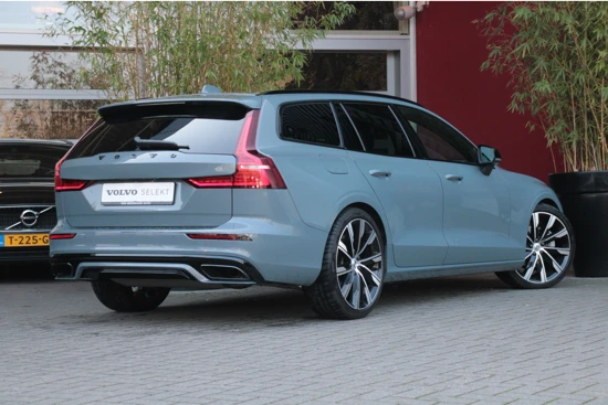 Volvo V60 B3 Automaat Plus Dark | Black Pack | Harman/Kardon audio | Memory Seats | 20 inch velgen | Adaptieve Cruise met Stuurhulp | Stoe