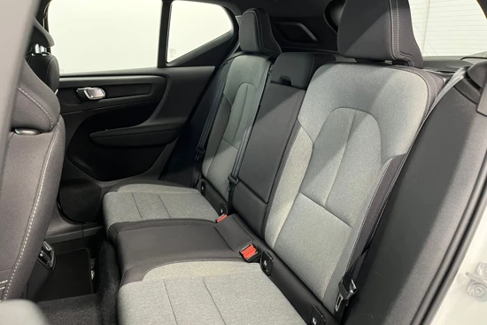 Volvo XC40 T2 Business Pro | Adaptive Cruise | BLIS | Verwarmde stoelen voor en stuur |