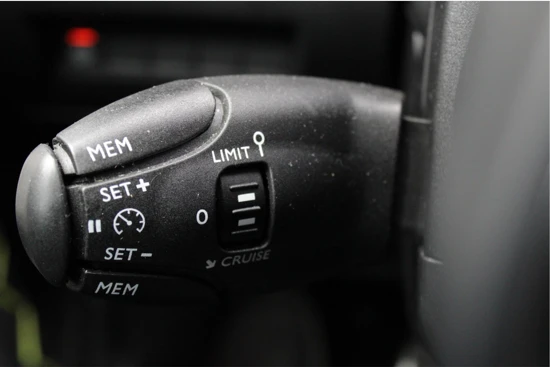 Peugeot e-208 EV GT 50 kWh 136PK Automaat | Camera | Navi | Stoel verw. | €2000,- SUBSIDIE!