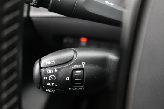 Peugeot e-208 EV Active 50 kWh | Cruise | CLima | LED | Carplay | Parkeersensoren | Bluetooth | Spraakbediening |
