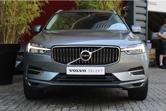 Volvo XC60 T8 Twin Engine AWD Inscription | Schuifdak | Adaptive Cruise | BLIS | Camera | 19" velgen