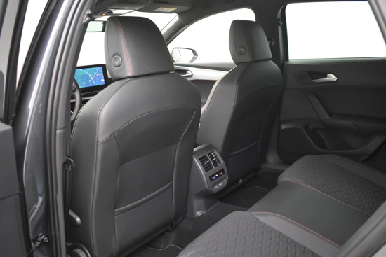 SEAT Leon 1.4 TSI 204pk eHybrid PHEV FR | Adaptief cruise control | Navigatie | Parkeersensoren v+a | Camera achter | App connect | Led ko