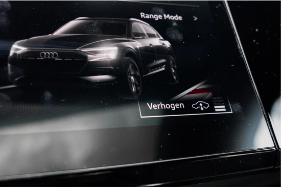 Audi Q8 e-tron 55 408PK quattro S Edition | Panoramadak | Alarm Klasse 5 | 21" Velgen | Optiekpakket Zwart Plus | Elektrisch Verstelbare Stoele