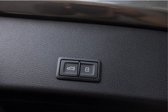 Audi Q8 e-tron 55 408PK quattro S Edition | Panoramadak | Alarm Klasse 5 | 21" Velgen | Optiekpakket Zwart Plus | Elektrisch Verstelbare Stoele