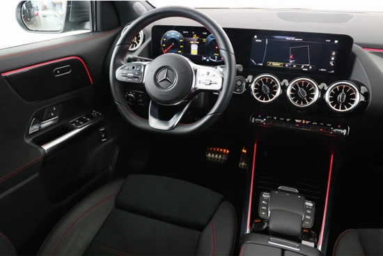 Mercedes-Benz GLA 200 AMG Line | Trekhaak | Sportstoel | Navigatie | Camera | LED | Keyless | Clima