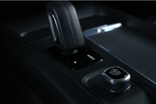 Volvo V60 B3 Momentum Advantage | Leder | Camera | Stoel + Stuurverwarming | Apple Carplay & Android