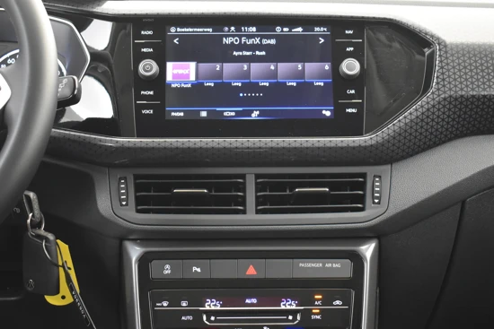 Volkswagen T-Cross 1.0 TSI 111pk Style | Adaptief cruise control | Navigatie | App connect | 100% dealeronderhouden | DAB radio | Privacy glass | C