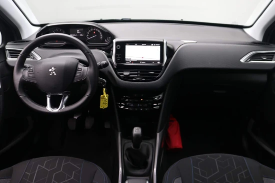 Peugeot 2008 1.2 82PK STYLE | Navigatie | Climate control | Cruise control | Donker glas | 16" Lichtmetalen wielen | Parkeersensoren