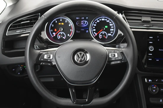 Volkswagen Touran 1.5 TSI 150pk DSG/AUT. Highline Business R-Line 7p | Adaptief cruise control | DAB | voorstoelen verwarmd | 1e eigenaar | Keyles