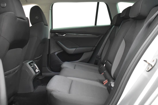 Škoda Octavia Combi 1.0 e-TSI 110pk MHEV DSG/AUT. Business Edition | DAB | Privacy glass | Cruise control | Navigatie | Parkeersensoren v+a |