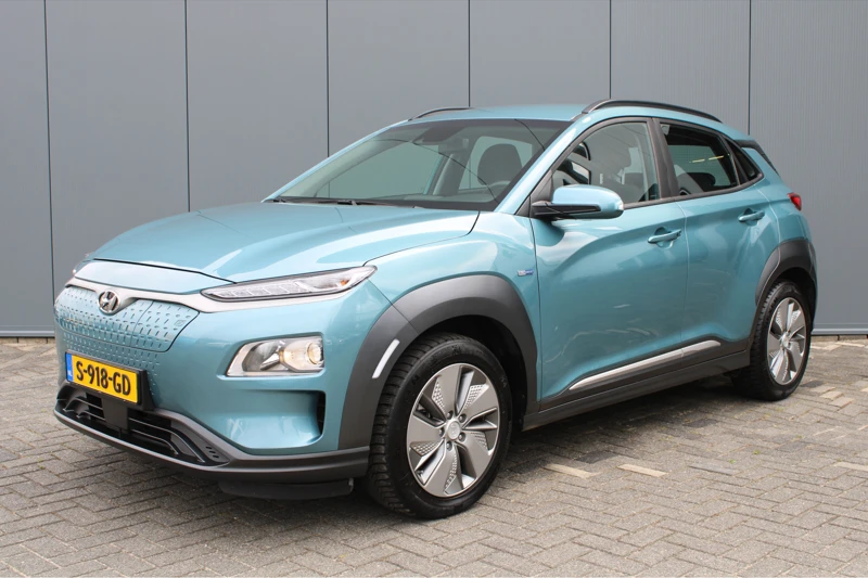 Hyundai KONA Electric 39 kWh 136pk Comfort Automaat | € 2.000,- Subsidie | Led | Climate | Camera | Keyless | Warmtepomp | 17" Lichtmetaal | Navigatie