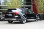 Volvo V60 Cross Country B5 AWD Ultimate | Harman/Kardon | Stoelventilatie en -massage | Schuifdak | Pilot Assist | Keyless | 20" velgen