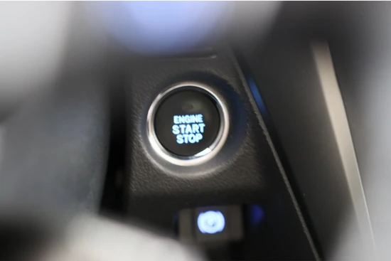 Toyota Avensis Touring Sports 1.8 VVT-i SkyView Edition | Automaat! | Dealer Onderhouden! | Trekhaak | Navi | Camera | Pano | Clima | Keyless | Lichtmetalen V