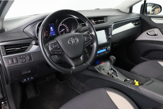 Toyota Avensis Touring Sports 1.8 VVT-i SkyView Edition | Automaat! | Dealer Onderhouden! | Trekhaak | Navi | Camera | Pano | Clima | Keyless | Lichtmetalen V