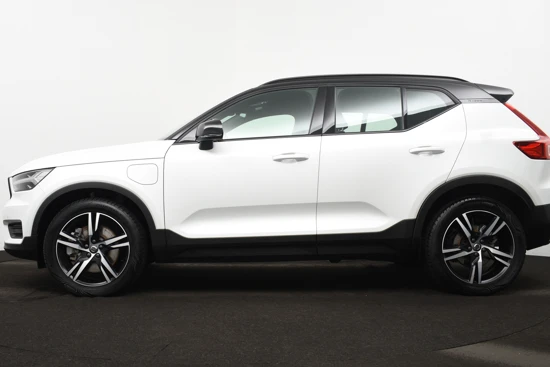 Volvo XC40 T5 Twin Engine R-Design | Park Assist Pack | Driver Assist Pack | Parkeerverwarming |