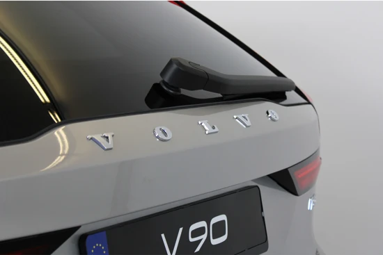 Volvo V90 B5 251PK Plus Dark | Panoramadak | Parkeerverwarming | 20'' LMV | Kinderzitjes