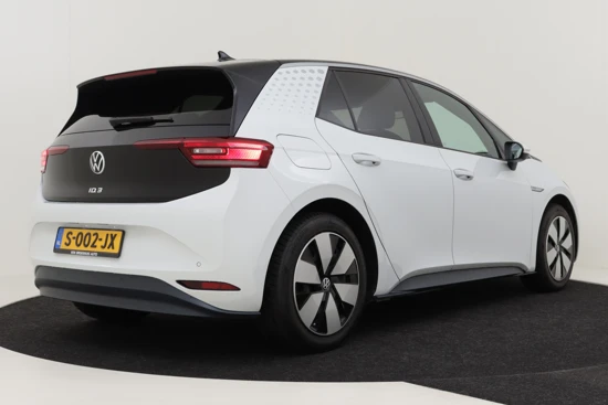 Volkswagen ID.3 First Plus 58 kWh 204PK | * Actieradius 424 km (WLTP) | 100% Dealeronderhouden | 8% bijtelling | Navigatie | App Connect | Adapt