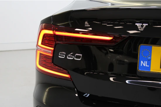 Volvo S60 B4 200PK Plus Bright | Panoramadak | Pilot Assist | Leder | Google | Power Seats