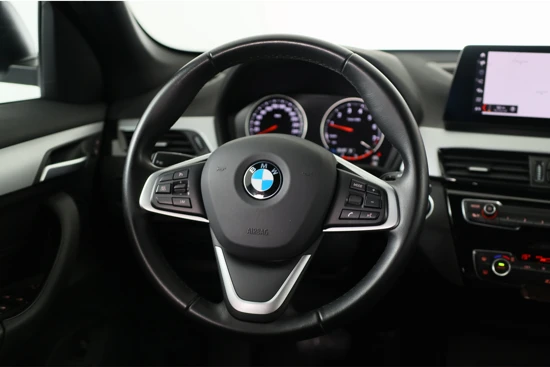 BMW X1 sDrive20i Executive Edition | 1e Eigenaar! | Navi-Prof | Clima | HUD | Keyless |Sportstoelen | LED | Parkeersensoren
