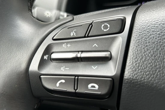 Hyundai Kona EV Premium 64 kWh | 484km WLTP | Navigatie |