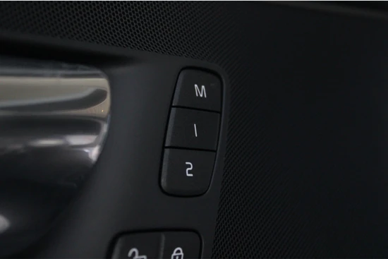Volvo XC60 T8 Twin Engine Inscription | 360° Camera | Panoramadak | Trekhaak | Assistentiepakket | Leder | Elektrische Stoel | Stoelverwarm
