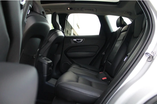 Volvo XC60 T8 AWD Inscription | 360° Camera | Panoramadak | Trekhaak | Assistentiepakket | Leder | Elektrische Stoel | Stoelverwarming V+A