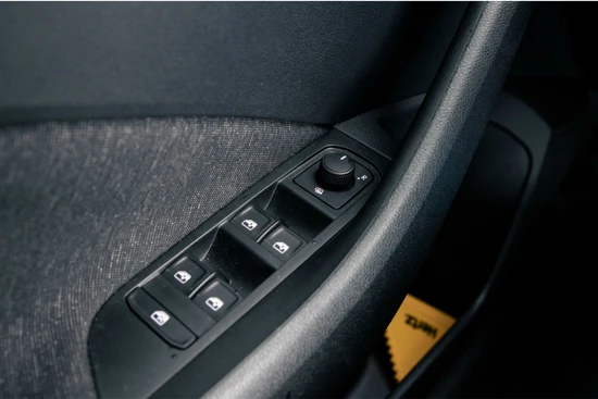 Škoda Kamiq 1.0 TSI Business Edition | Cruise Control | PDC v+a | Stoelverwarming | Full LED | App Connect