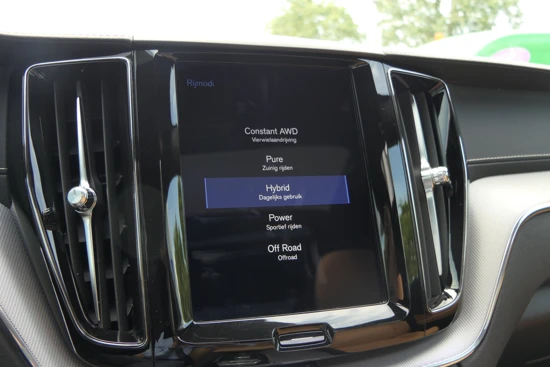 Volvo XC60 T8 AWD Inscription | Panoramadak | Camera | Leder | CarPlay/AndroidAuto | Navigatie