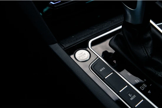 Volkswagen Passat Variant GTE Business 1.4 TSI eHybrid 218pk DSG | Panorama Dak | Active info Display | 18"LMV | Camera