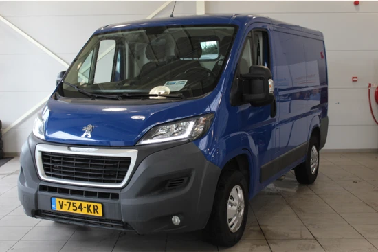 Peugeot Boxer 330 2.0 BlueHDI L1H1 Premium Pack 3-zits