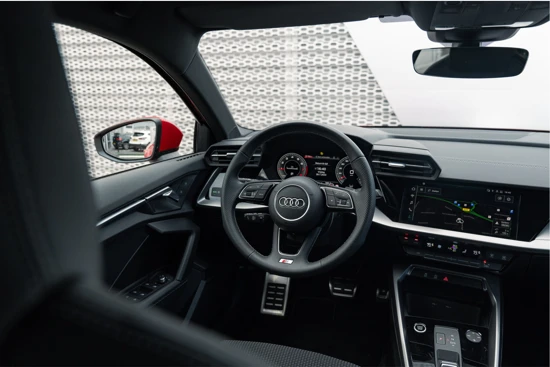 Audi A3 Sportback 30TFSI 110PK S-Tronic S edition | Adaptive Cruise Control | 18" Velgen | Optiekpakket Zwart | Audi Soundsystem | Sport