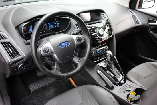 Ford Focus Titanium Electric Aut. | NL-AUTO! | NAVI | CAMERA | HALF-LEDEREN BEKLEDING + ELEKTRISCH | STOELVERWARMING | CLIMA | CRUISE | XEN