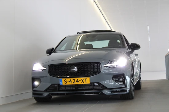 Volvo S60 B4 200PK Ultimate Dark HEICO | HUD | Black Pack | Panoramadak | Parkeerverwarming | HK Audio | 20'' | Sportchassis