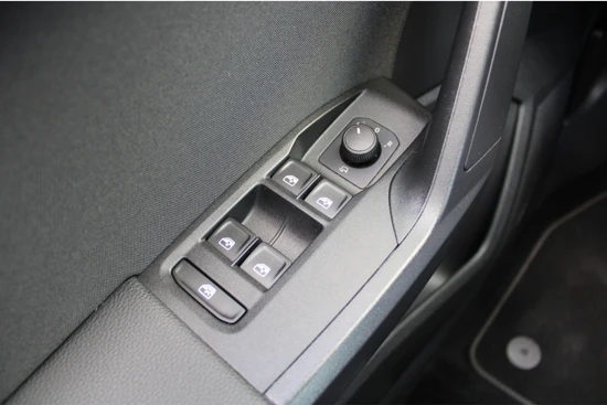 SEAT Arona 1.5 TSI 150PK FR Business Intense | Camera | Climate | Keyless | Navigatie | Afn. Trekhaak | 17" Lichtmetaal | Adaptieve Cruisec