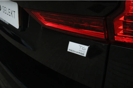 Volvo XC60 T6 AWD Recharge R-Design | Schuifdak | Keyless | Stoelverwarming | Elektrisch verstelbare best. stoel met geheugen Elektrische A