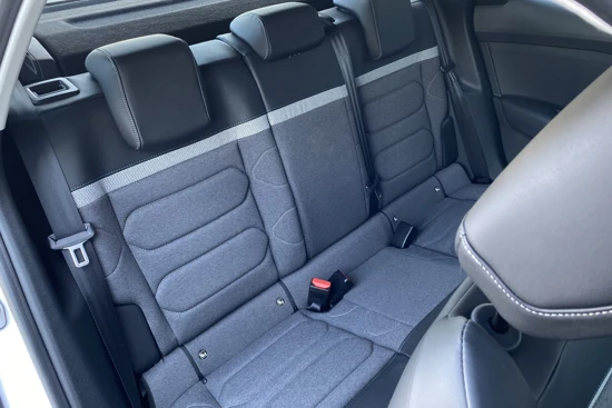 Citroën C4 Feel Pack Navigatie, Climate, Cruise, Keyless, HUD, Camera achter, Keyless Entry