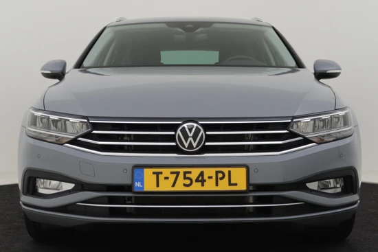 Volkswagen Passat Variant 1.5 150 pk Automaat Business | Fabrieksgarantie 2025 | DAB radio | Trekhaak elektrisch uitklapbaar | Achteruitrijcamera