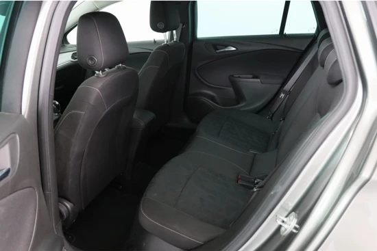 Opel Astra 1.0 Turbo 120 Jaar Edition | Dealer Onderhouden! | Trekhaak | Navigatie | Clima | Parkeersensoren V+A | Lichtmetalen Velgen | Cr