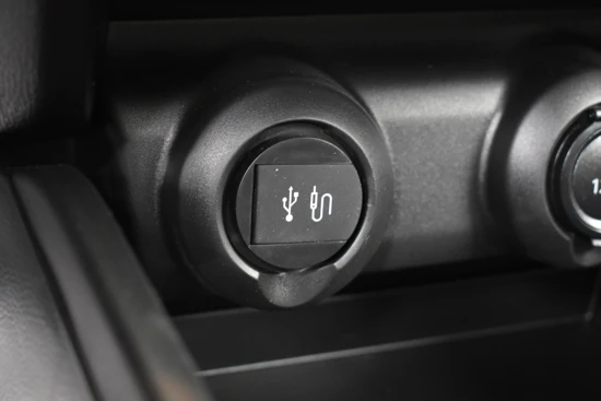 Suzuki Swift 1.2 83 pk Select Smart Hybrid | DAB radio | Achteruitrijcamera | Voorstoelen verwarmd | Navigatie | Parkeersensoren achter | LED