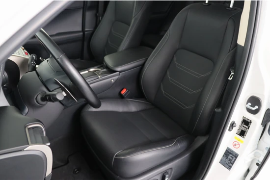 Lexus NX 300h AWD Luxury Line | Dealer Onderhouden! | Leder | Navi | Pano | Stoelverwarming | Camera | Cruise Adaptive | Keyless | LED |